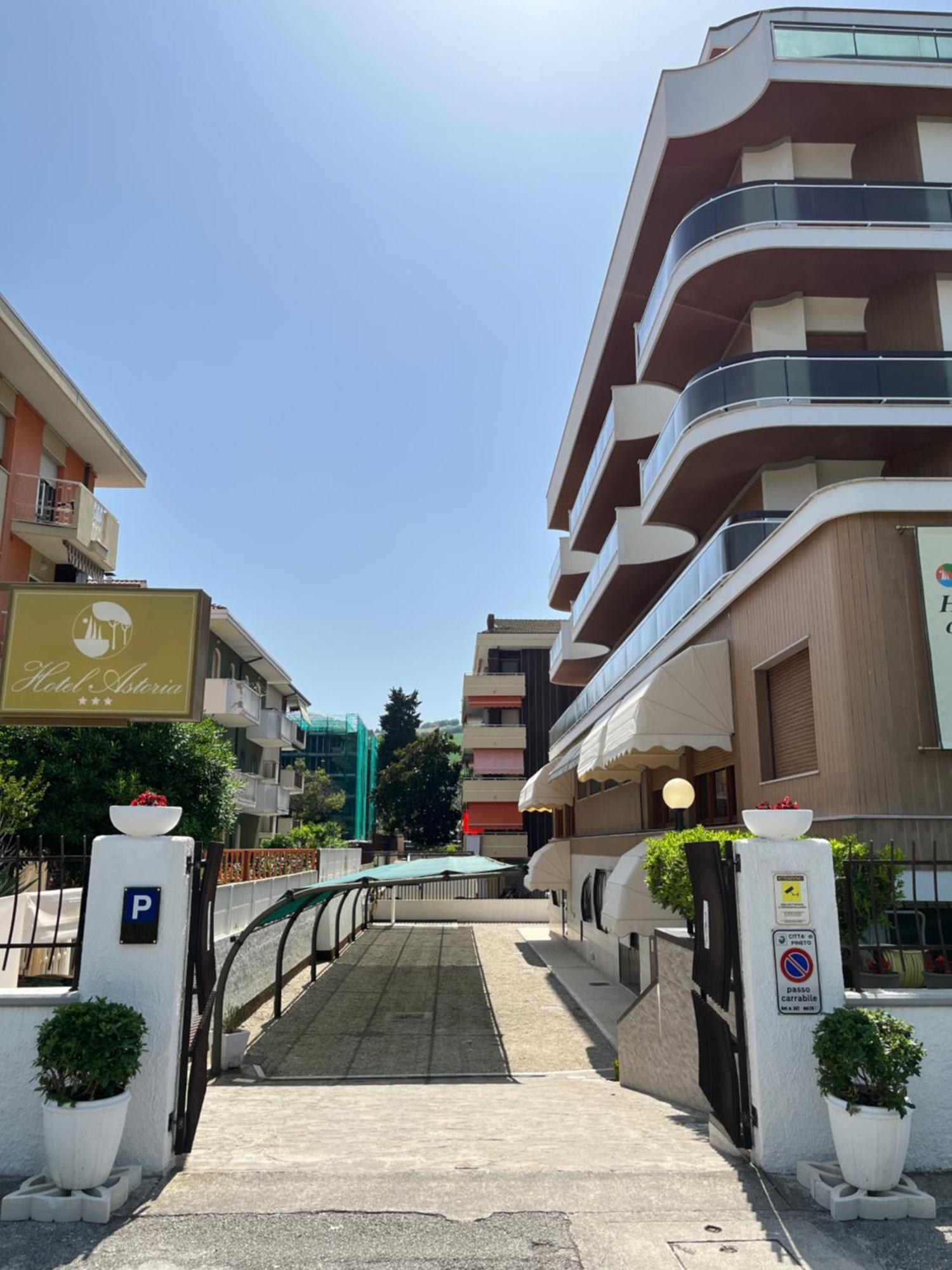 Hotel Astoria بينيتو المظهر الخارجي الصورة